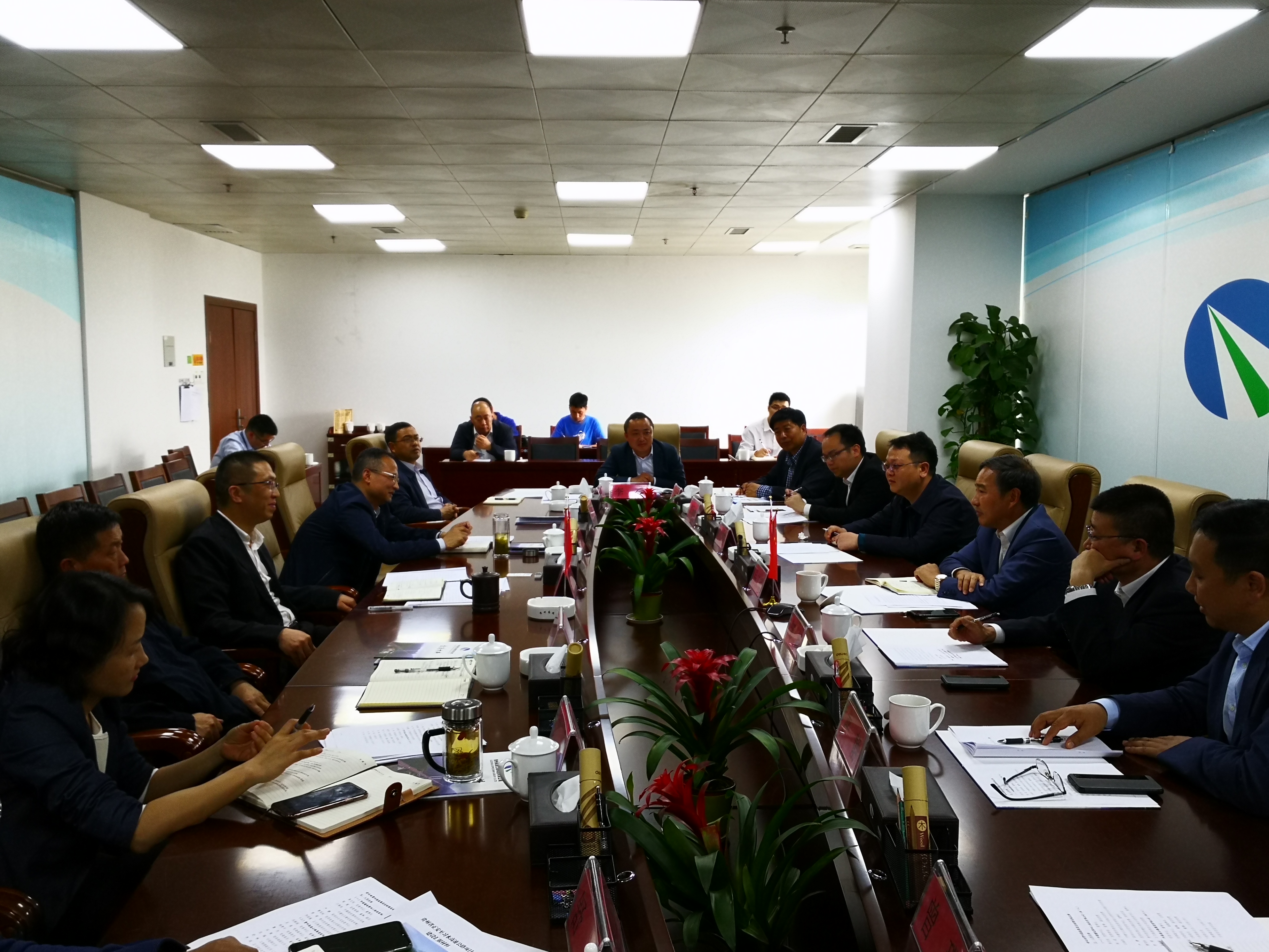 会议现场全景照1-公司党委书记、董事长曾璞.jpg 会议现场全景照1-公司党委书记、董事长曾璞.jpg