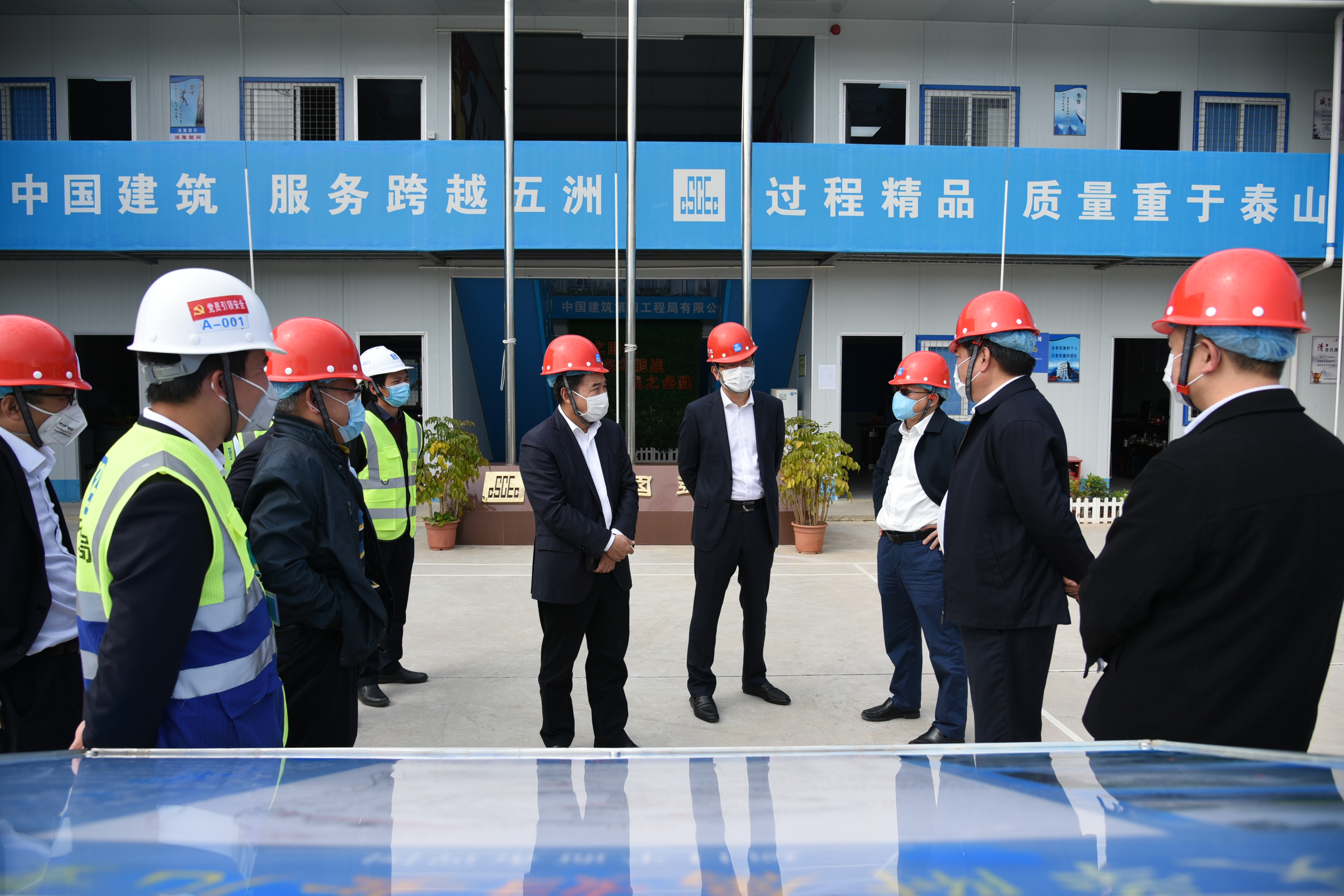 易董一行到广医项目检查 潘世灵.JPG