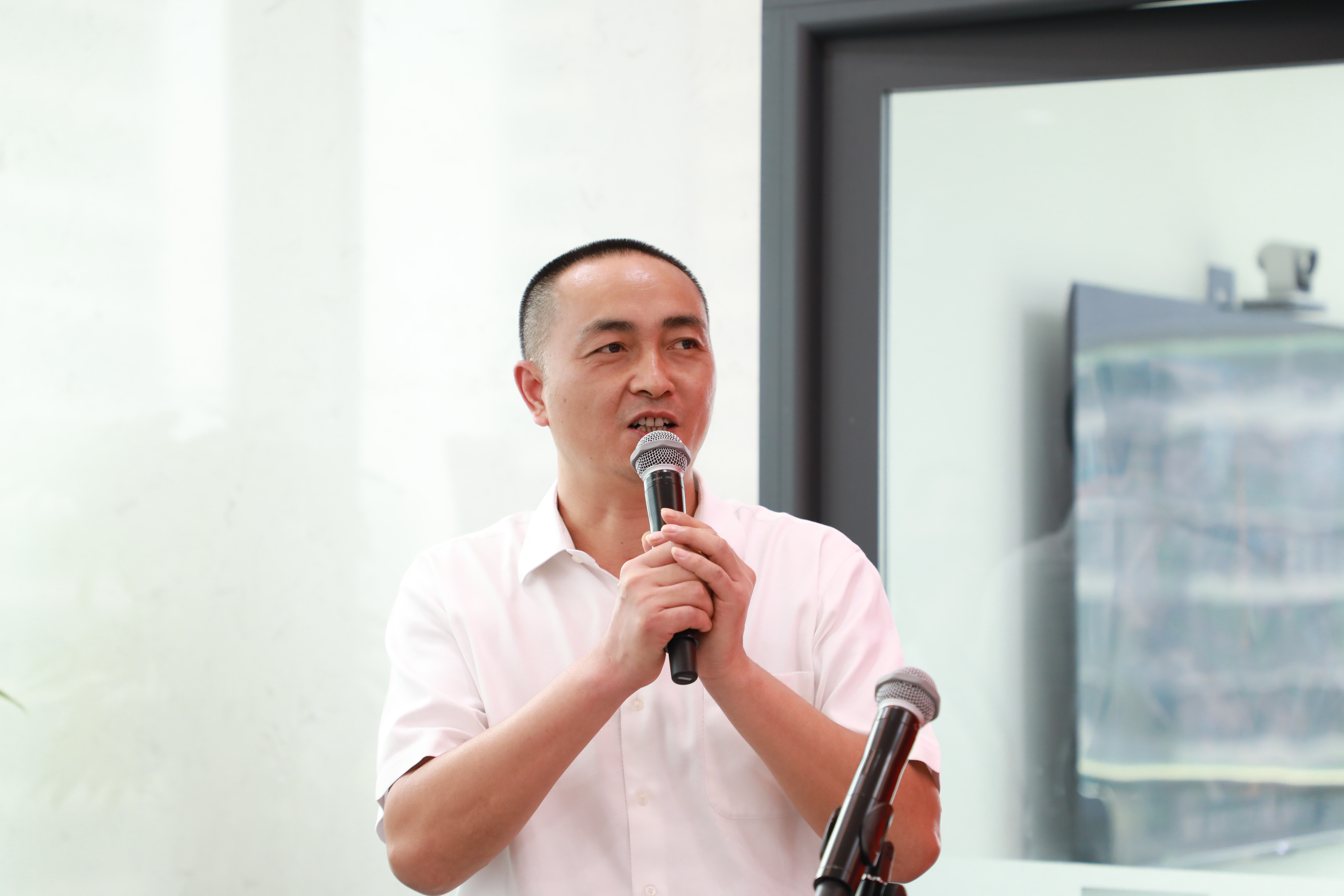 4 李毅董讲话.JPG