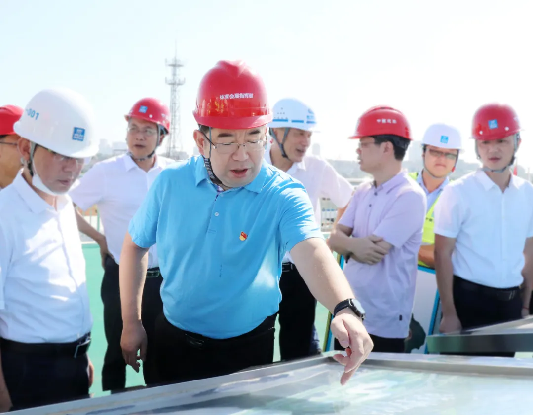 【建设发展总承包公司】20201004【小消息】厦门市副市长、指挥部总指挥孟芊调研新体育中心Ⅱ标段项目，附图1.png