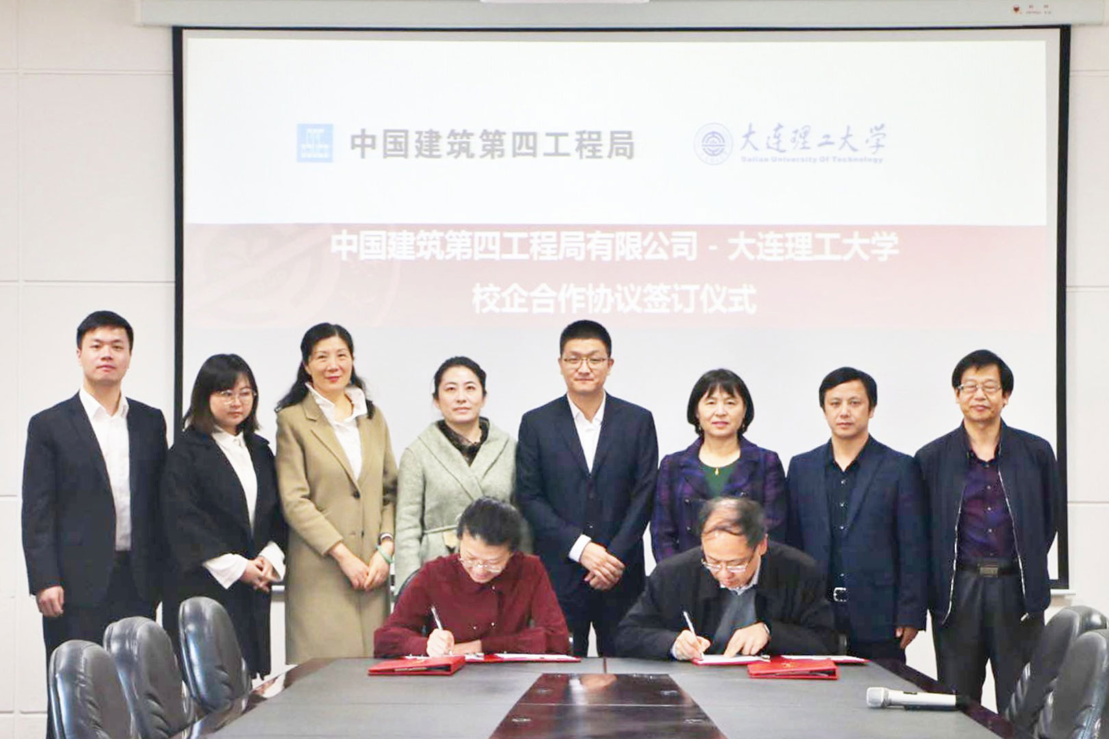 签约.jpg 签约.jpg