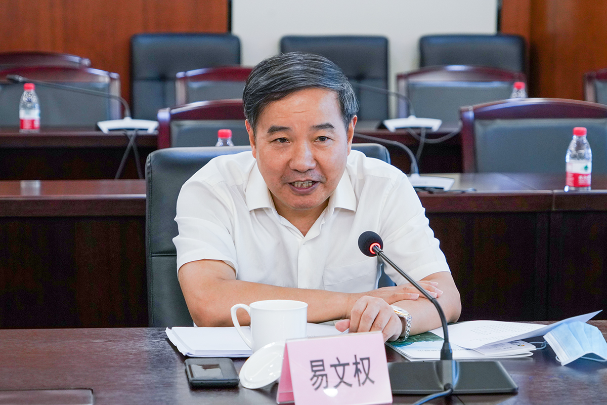易文权.jpg 易文权.jpg