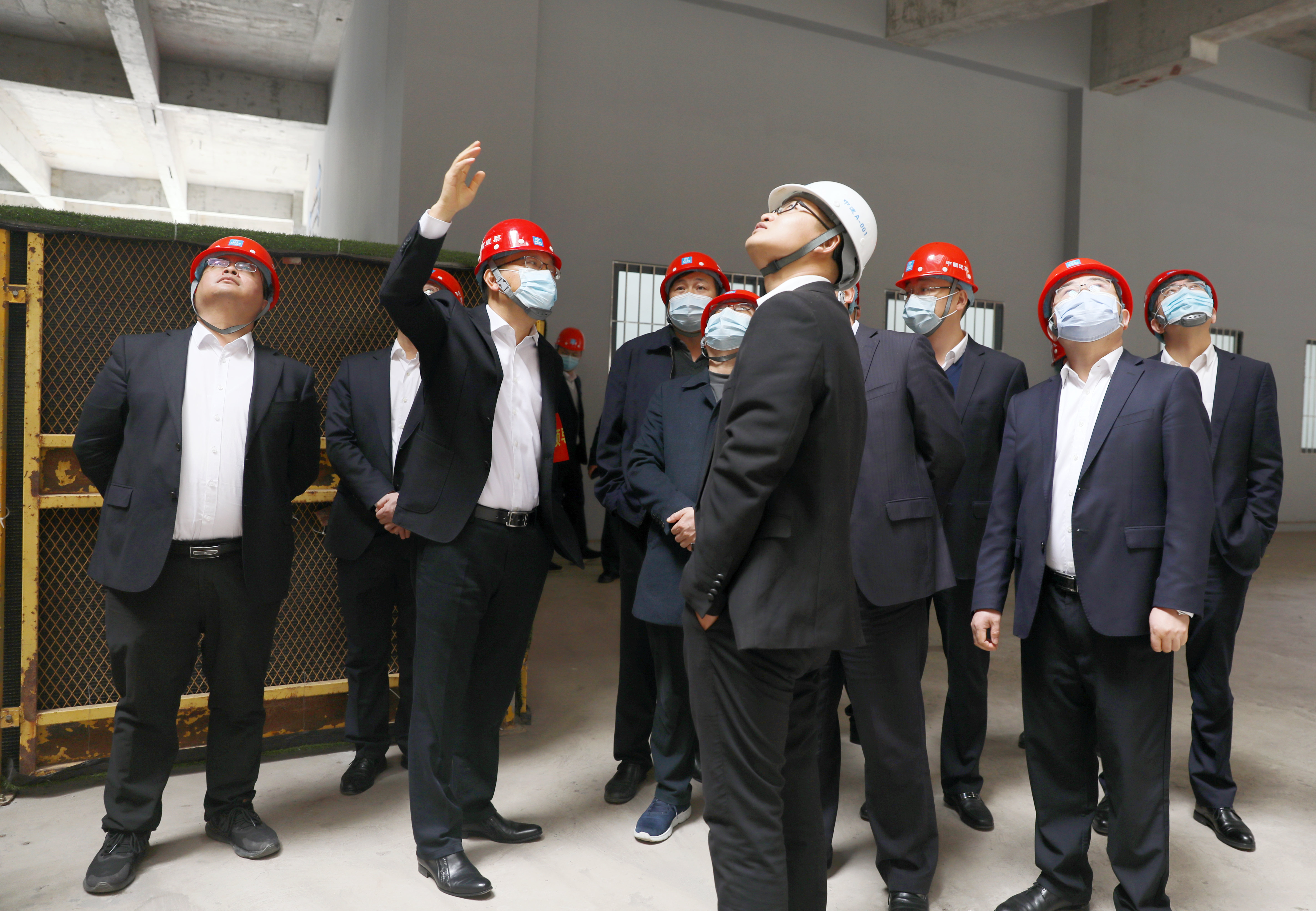 1马义俊带班检查广州国际金融城现场+朱志城摄.jpg