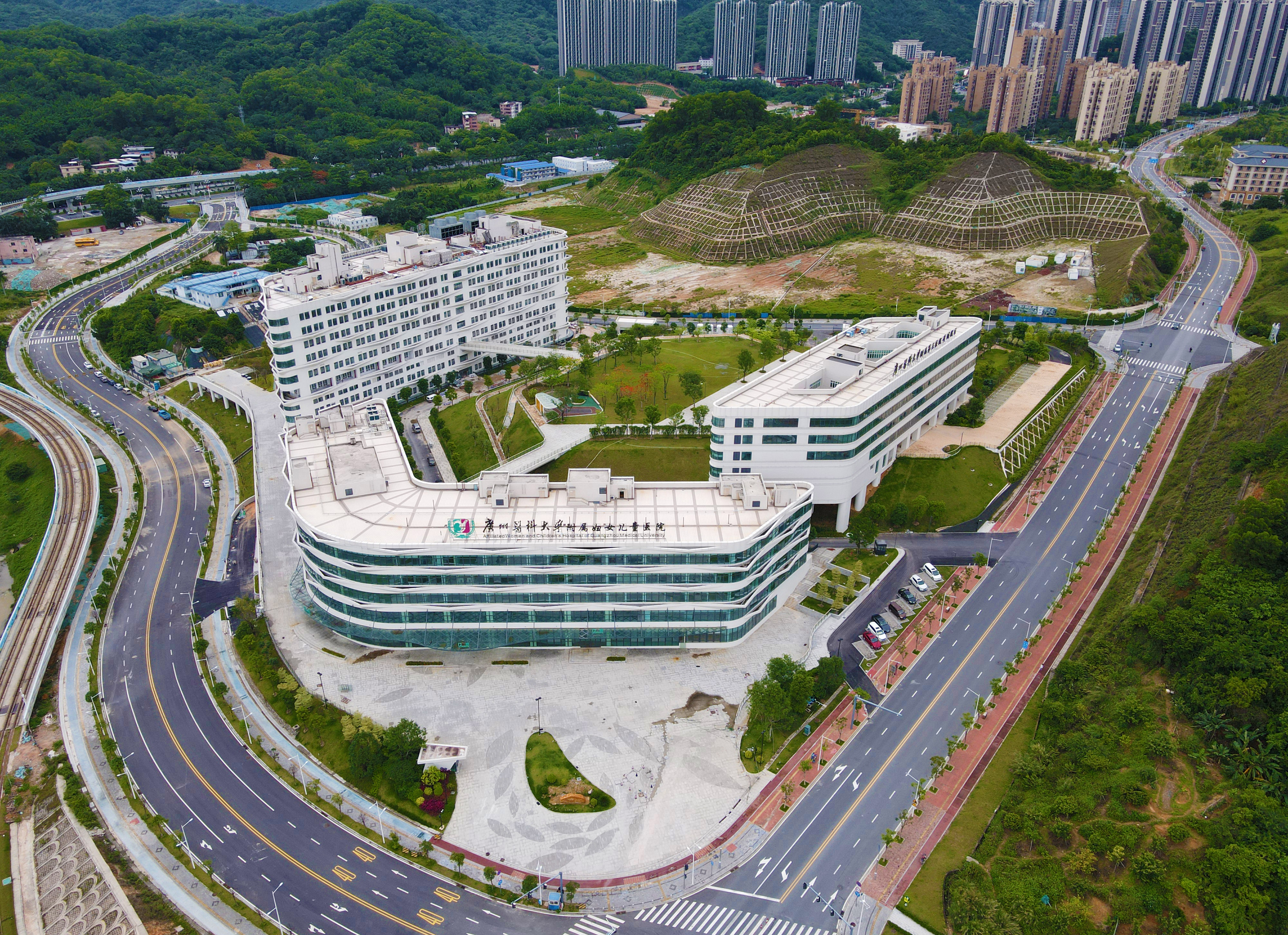 中建四局承建的广州医科大学附属妇女儿童医院+航拍1 甄萃贤摄.jpg