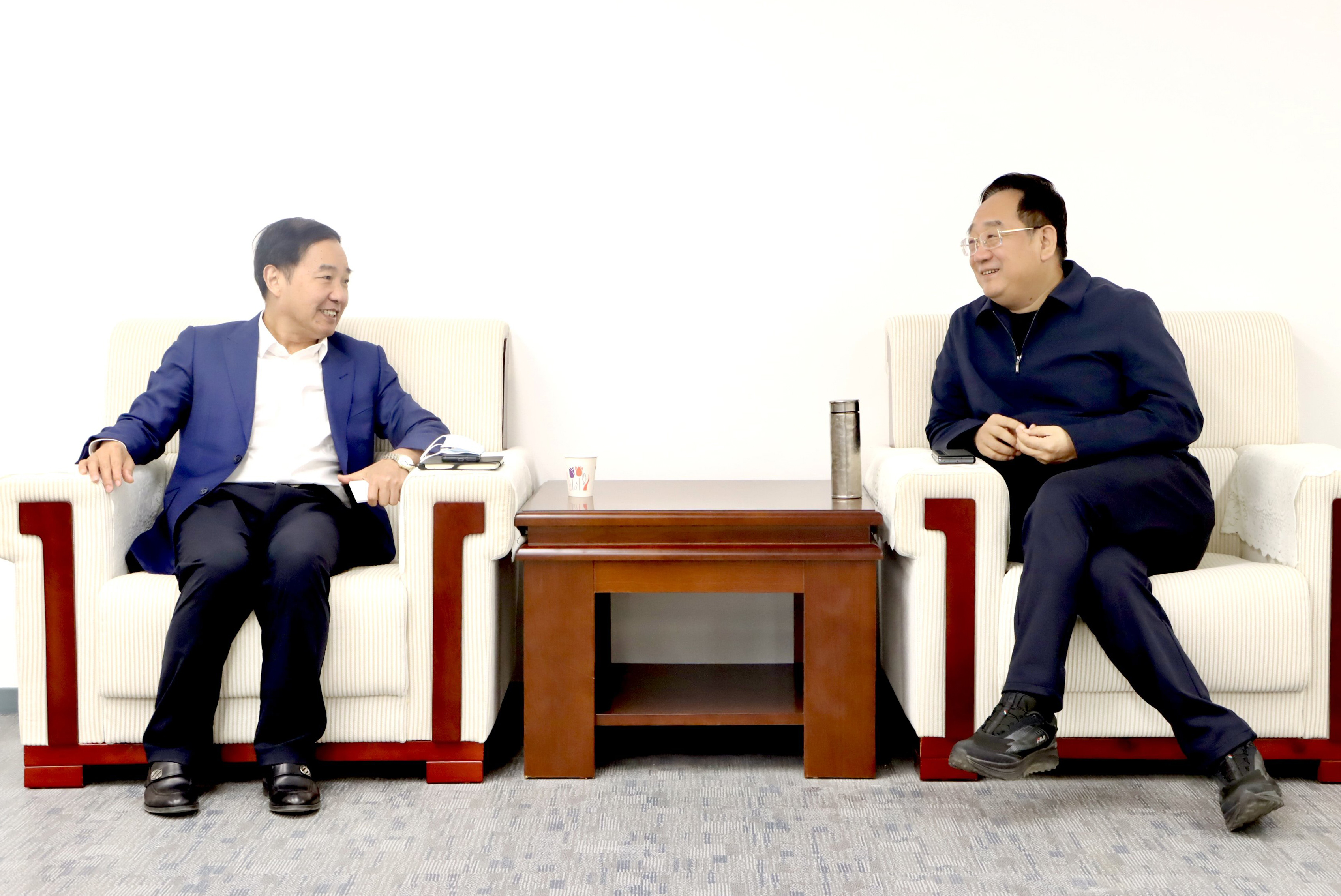 会见 (1)_proc.jpg 会见 (1)_proc.jpg