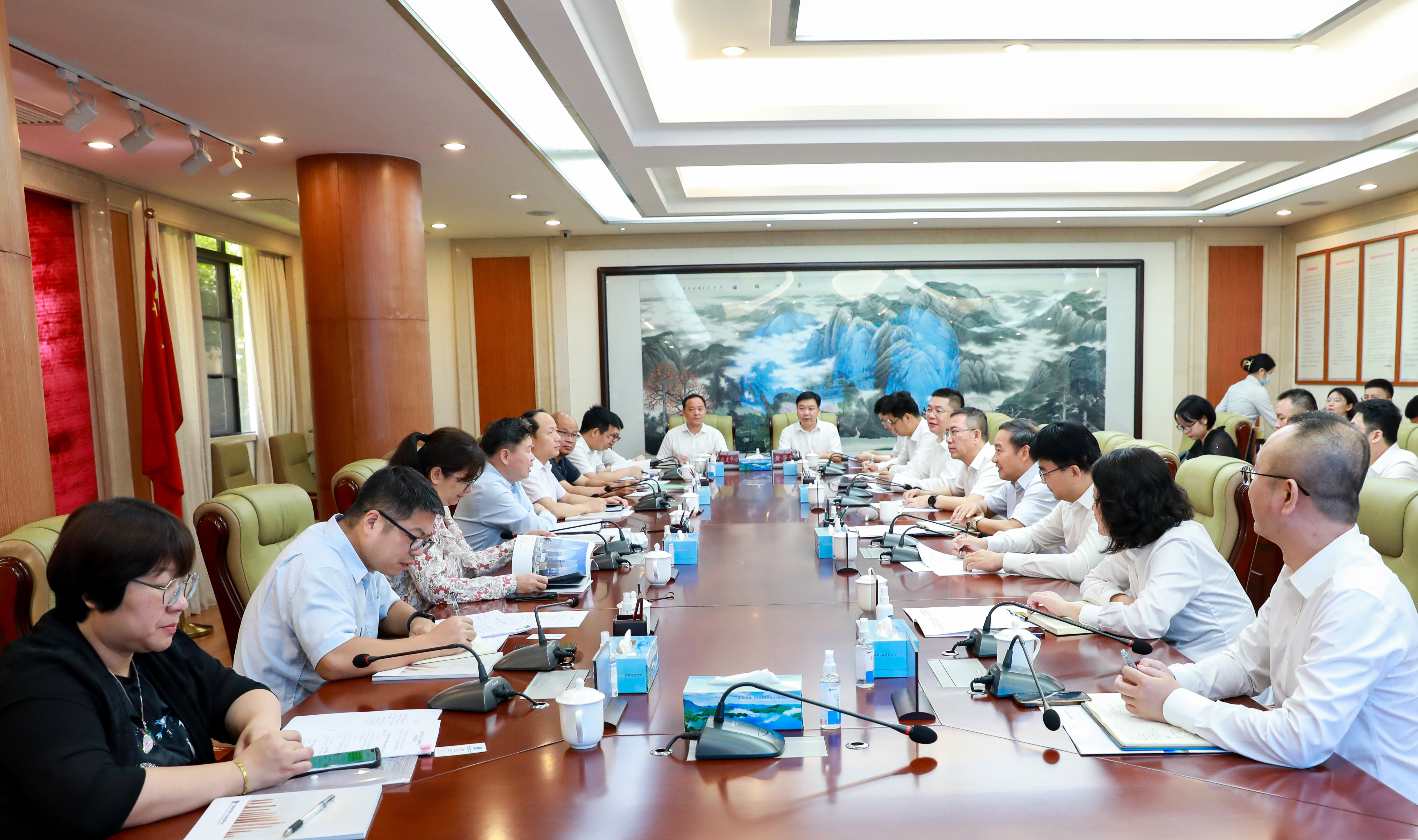 20230612易文权与广州市从化区委书记董可会谈1全景3+朱志城摄.jpg 20230612易文权与广州市从化区委书记董可会谈1全景3+朱志城摄.jpg