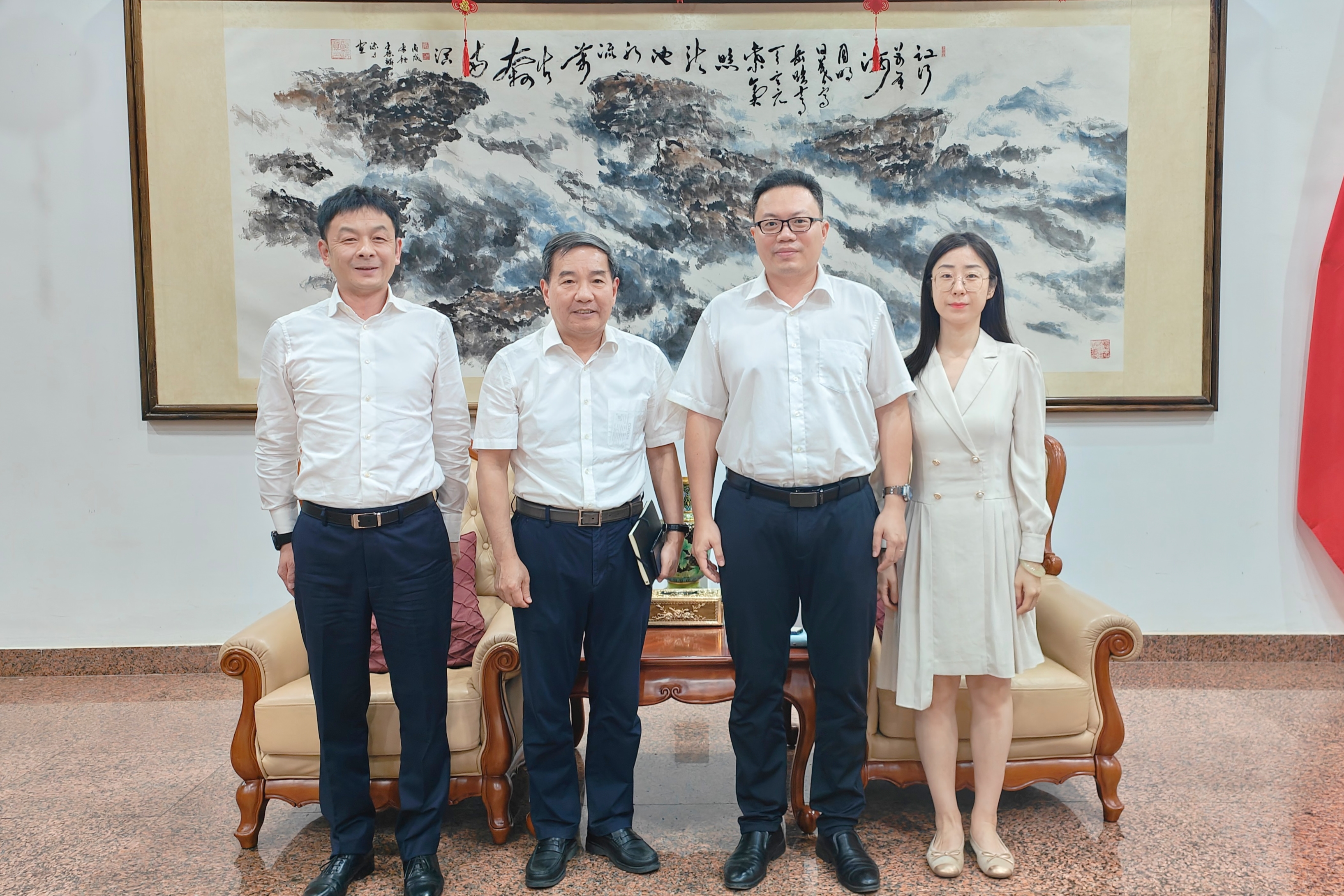 中国驻老挝大使馆经商处.jpg